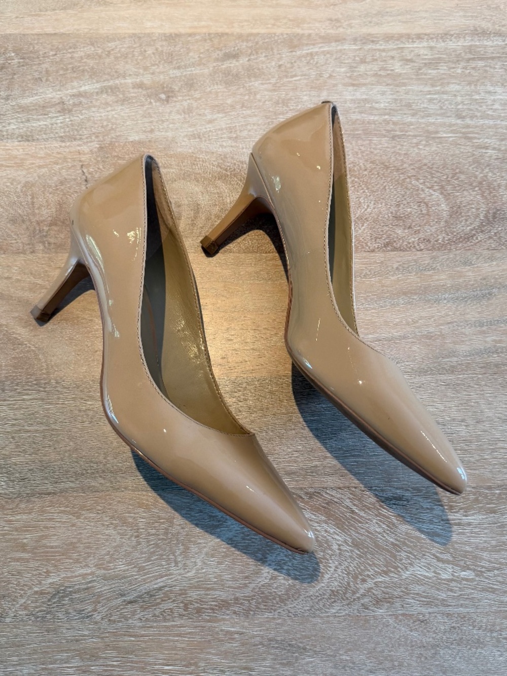 Ann Taylor‎ Classic Patent Leather Nude Beige, 2 Inch Pumps, Size 7, Pointed Toe